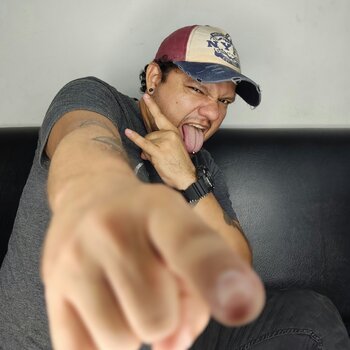 Artista de tatuagem Rick Orbe