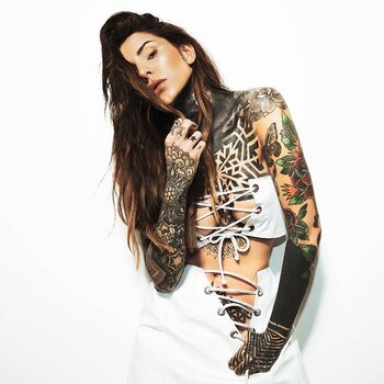 Modelo de tatuagem María Candelaria Tinelli