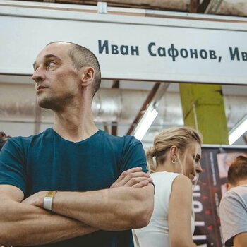 Artista de tatuagem Ivan Safonov