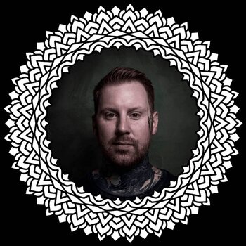 Artista de tatuagem Keegan Sweeney