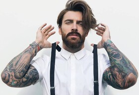 Tough, barbado e tatuado Levi Stocke