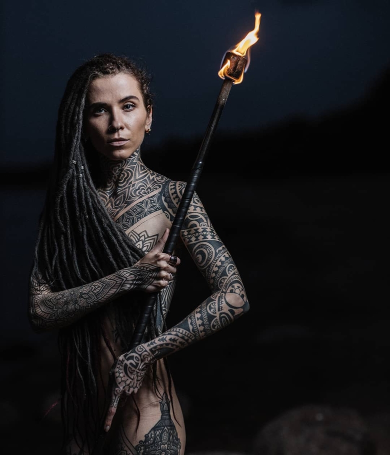Tatuagem polinesiana por Dmitry Babakhin