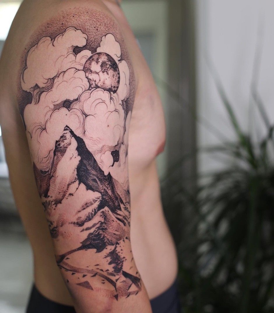 Artista de tatuagem Konstantin Strokin, gráficos de blackwork de tatuagem | Moscou, Rússia