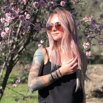 Artista de tatuagem Kätlin Malm