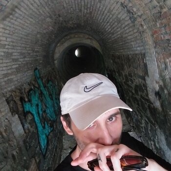 Artista de tatuagem vReta hAndpoke