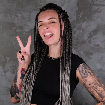 Artista de tatuagem Mariia Agafonova 