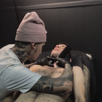 Artista de tatuagem Nikita Kasatkin