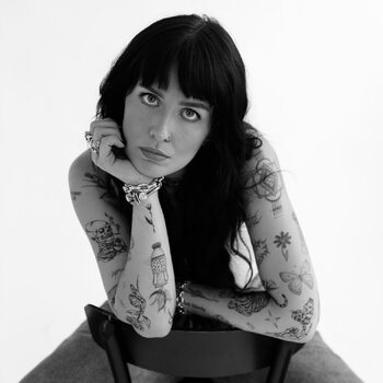 Artista de tatuagem Saskia Patrice