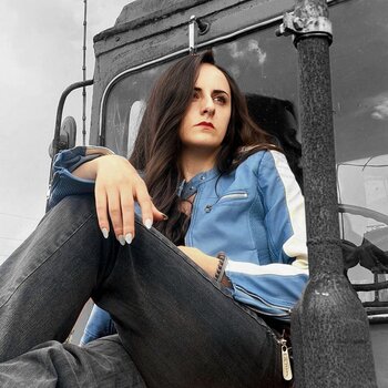 Artista de tatuagem Elena Voya 