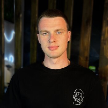 Artista de tatuagem Artem Arion