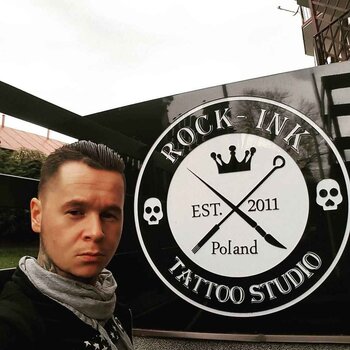 Artista de tatuagem Andrzej Niuniek Misztal
