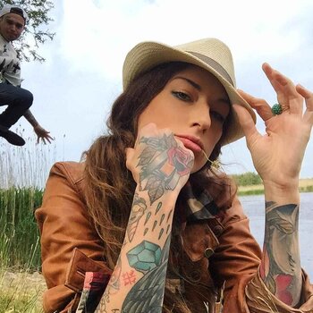 Artista de tatuagem Aniela Dahlgren