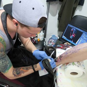 Artista de tatuagem Dmitriy Gorbunov