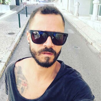 Artista de tatuagem Mauro Amaral