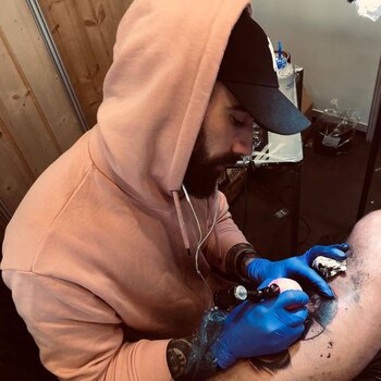 Artista de tatuagem Mat Rule