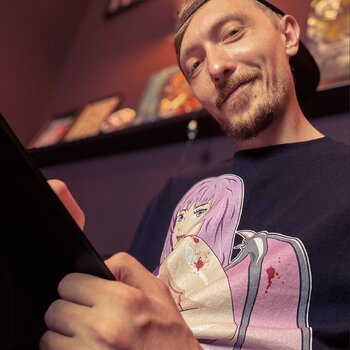 Artista de tatuagem Lika Smertin