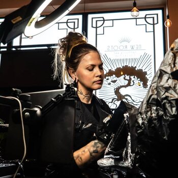 Artista de tatuagem Vanesa Surtkova
