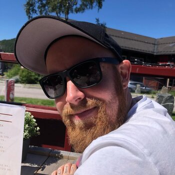 Artista de tatuagem Aleksander Lien