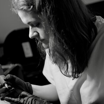 Artista de tatuagem Aleksandra Gagarina