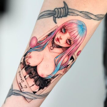Artista de tatuagem Domi Lee