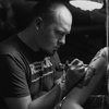 Artista de tatuagem Nikita Maximov