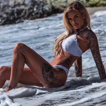 Modelo de tatuagem Lauren Houldsworth