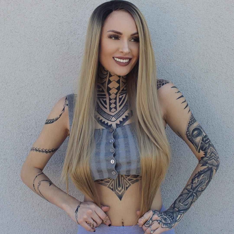 Modelo tatuado Tessa Lizz
