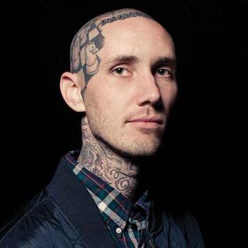 Artista de tatuagem Benjamin Laukis