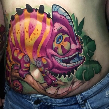 Tatuagem de escola nova colorida por Victor Chil