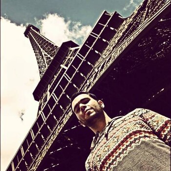 Artista de tatuagem Mike Kyrtatas