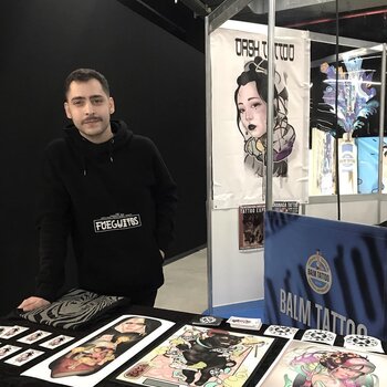 Artista de tatuagem Oash Rodriguez