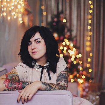 Artista de tatuagem Elena Apasova