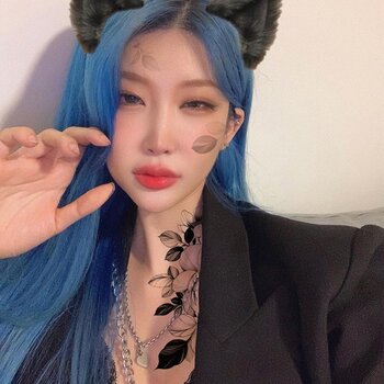 Artista de tatuagem Zihwa