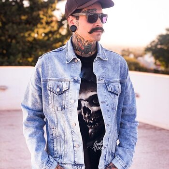 Artista de tatuagem El Cuero Miller 