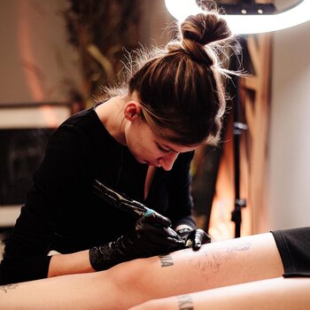 Artista de tatuagem Katya Nesterova