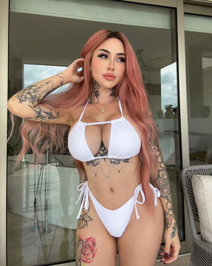 Extravagante beleza Jade Lavoie