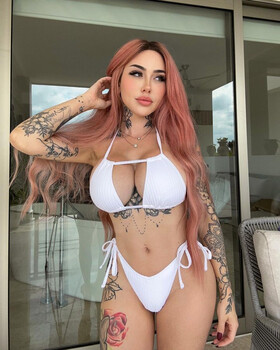 Extravagante beleza Jade Lavoie