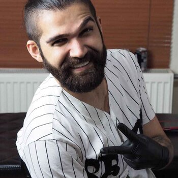 Artista de tatuagem Jefree Naderali