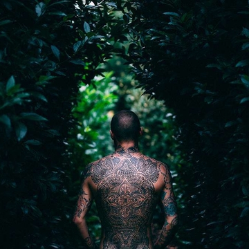 Moda, arte e dinheiro fácil na cultura do tatuagem moderna