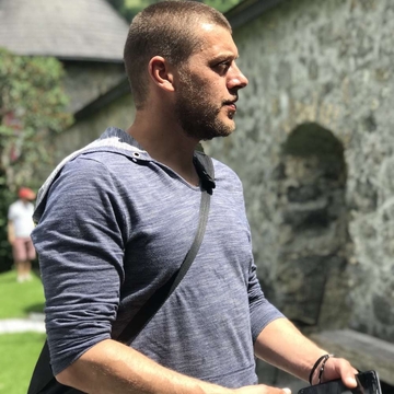 O artista de tatuagem famoso e o construtor de máquinas - Iwan Yug