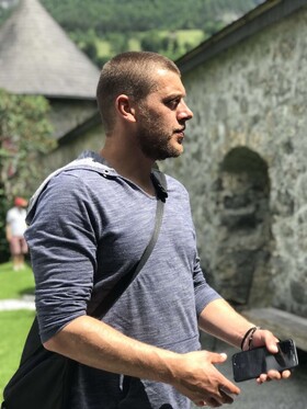 O artista de tatuagem famoso e o construtor de máquinas - Iwan Yug