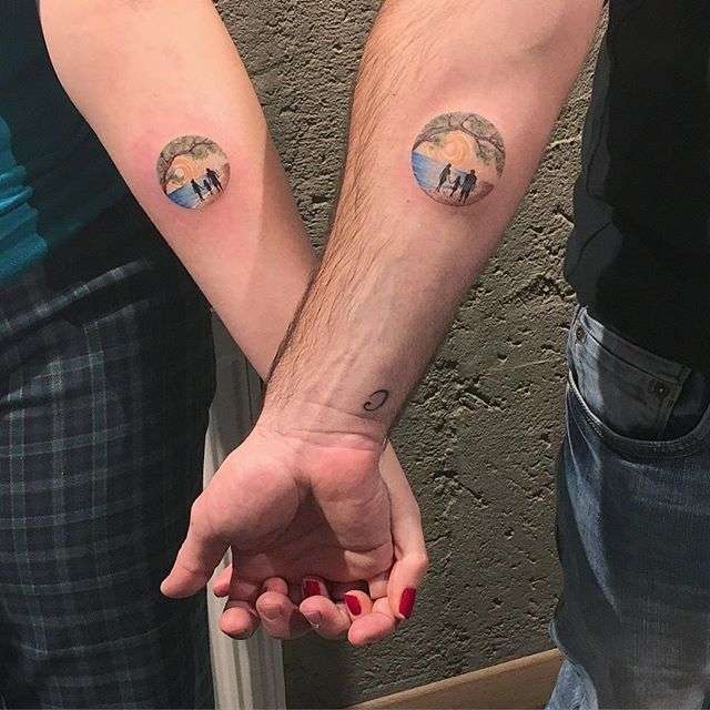 Tatuador Eva Krbdk tatuagem minimalista
