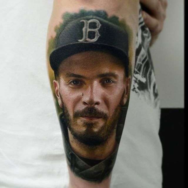 Artista de tatuagem Karol Rybakowski tatuagem de portrêito realista de cor