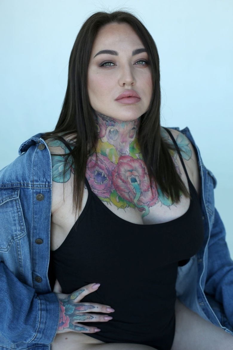 Yaroslava Naumenko - modelo de tatuagem, treinador personal, nutricionista e produtor de informações