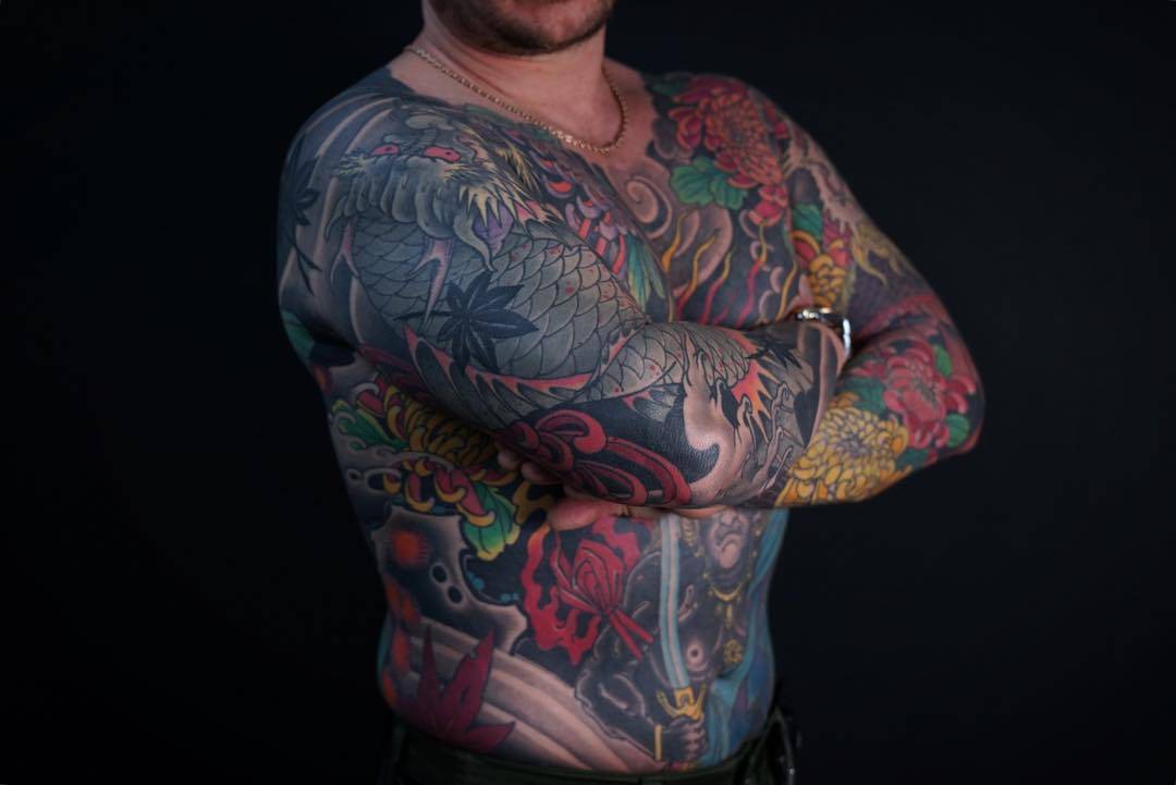 Artista de tattoo Artemy Neumoin