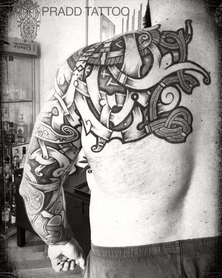 tattoo Scandinavian patterns - tattoo artist Vitaly Pradd