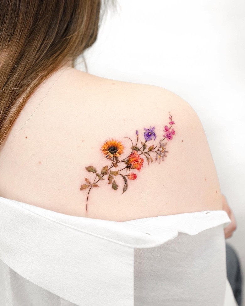 Tatuagem de Flores feita por Dong Hwa Kim