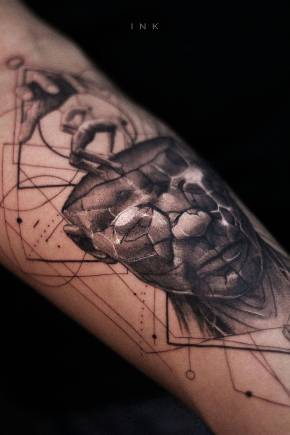 Tattoo artist Iuri Waitzberg