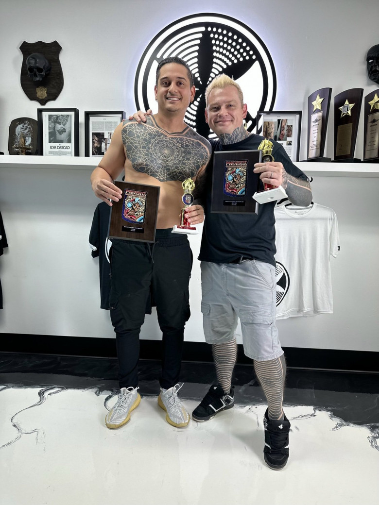 Artista de tatuagem Ilya Cascad