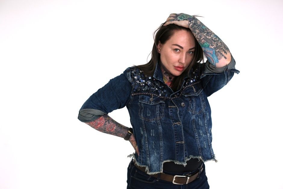 Modelo de tatuagem, treinador personal, nutricionista e produtor de informações - Yaroslava Naumenko